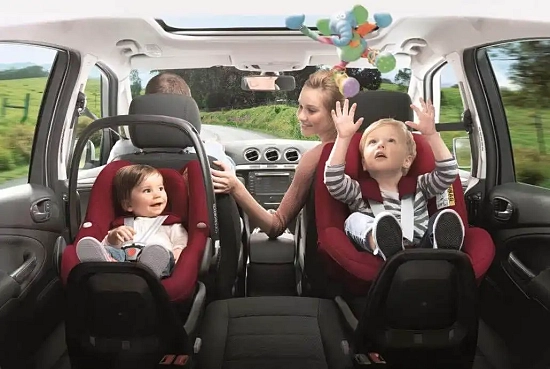 Trasporto dei bambini in auto: il regolamento ufficiale